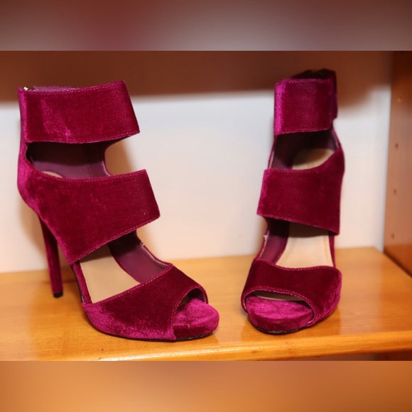 Shoe Dazzle Tatia Stiletto Heeled Sandal in Magenta | Size 9 - Picture 3 of 10